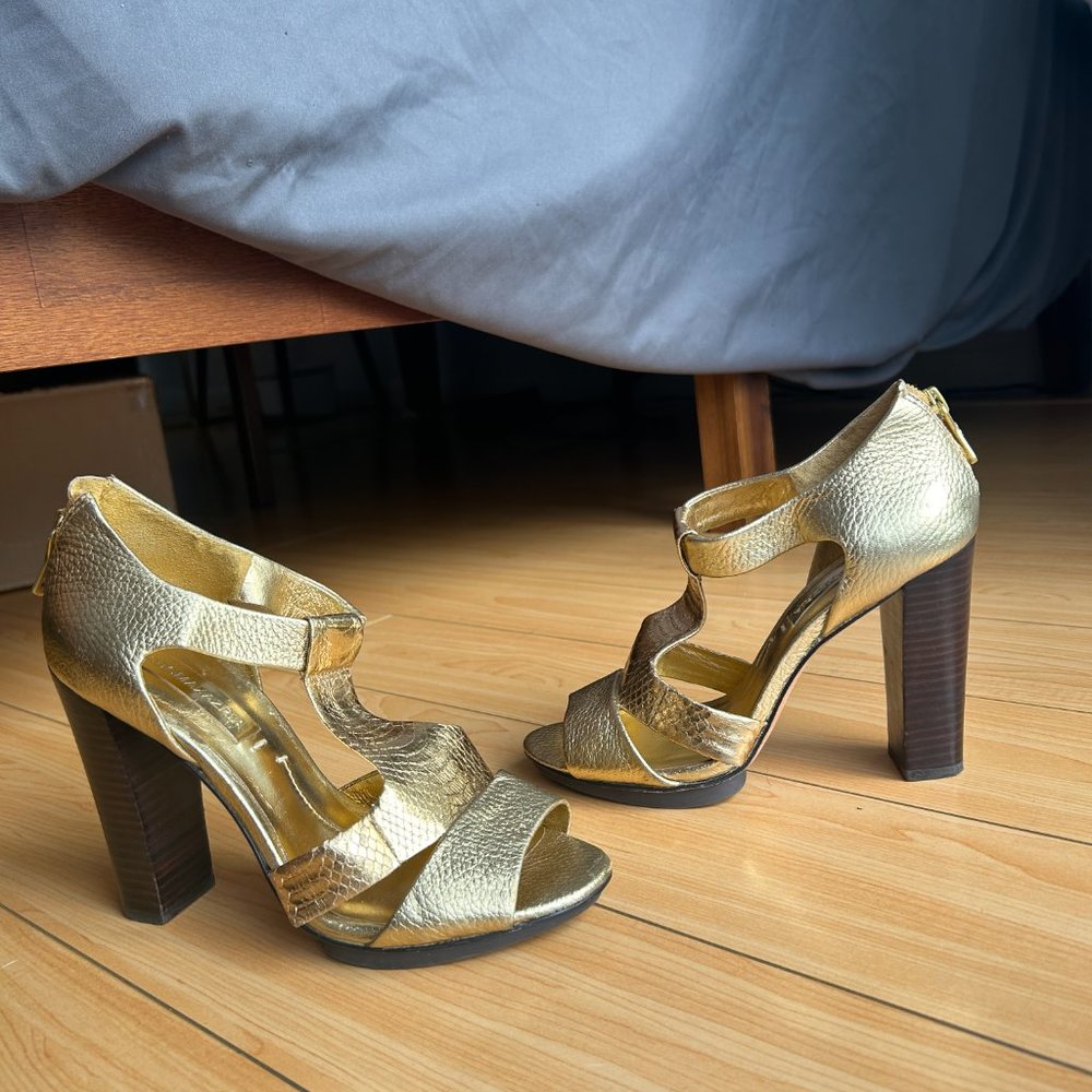 BCBG Metallic Gold Wood-heeled Sandal Like New | Womens 36 / Womens 6